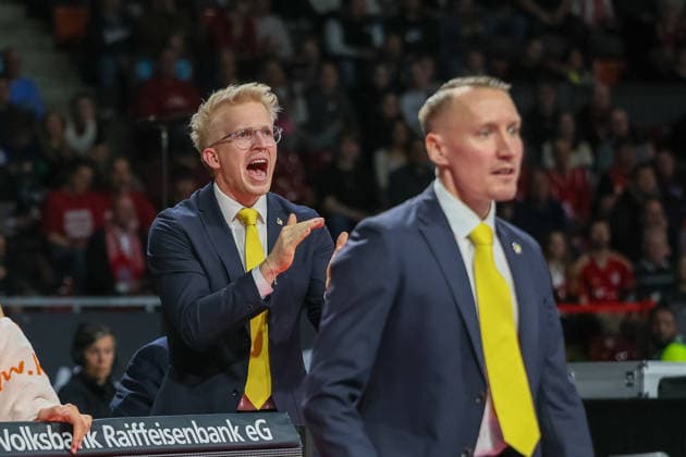 Johs Andersen (MHP Riesen Ludwigsburg, Co-Trainer) jubelt, applaudiert, Emotionen, GER, FC Bayern Basketball vs. MHP Riesen Ludwigsburg, Basketball, easycredit Basketball Bundesliga, 13. Spieltag, Saison 2025 2026, 14.04.2026, GER, FC Bayern Basketball vs. MHP Riesen Ludwigsburg, Basketball, easycredit Basketball Bundesliga, 13. Spieltag, Saison 2025 2026, 14.04.2026 Muenchen Copyright: xEibner-Pressefoto JennixMaulx EP_JML