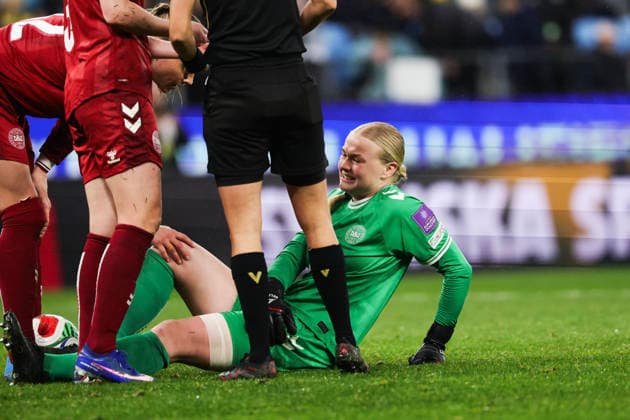 GÖTEBORG, SVERIGE 20260414 Danmarks malvakt Freja R. Thisgaard har ont under tisdagens fotbollsmatch i VM-kvalet mellan Sverige och Danmark pa Gamla Ullevi i Göteborg. GÖTEBORG SVERIGE x9200x Copyright: xAdamxIhse TTx VM-KVAL SVERIGE-DANMARK