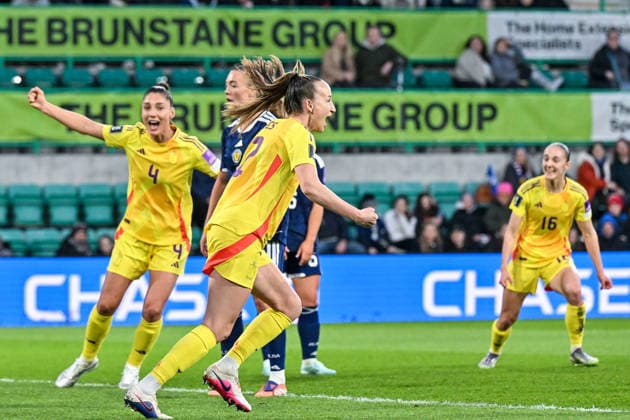 SOCCER WOMEN UEFA QUALIFIERS B4 MD3 SCOTLAND VS BELGIUM Sari Kees (2) of Belgium scores 0-1 and Belgium celebrate during a women football game between the national teams of Scotland and Belgium , called the Red Flames , on the third match day in League B Group B4 in the league stage of the 2026-27 UEFA Women s European Qualifiers competition , on Tuesday 14 April 2026 in Edinburgh , Scotland . PHOTO SPORTPIX Stijn Audooren Edinburgh Easter Road Stadium Scotland  Copyright: xSportpix.bex xStijnxAudoorenxStijnxAudoorenx