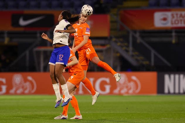 2026-04-14 Netherlands v France - UEFA Women s European Qualifiers - League Phase - Matchday 3 BREDA, NETHERLANDS - APRIL 14: Damaris Egurrola of Netherlands wins the headed ball of Marie-Antoinette Katoto of France during the UEFA Women s European Qualifiers - League Phase - Matchday 3 match between Netherlands and France at Rat Verlegh Stadion on April 14, 2026 in Breda, Netherlands. Breda Rat Verlegh Stadion Netherlands Content not available for redistribution in The Netherlands directly or indirectly through any third parties. Copyright: xHansxvanxderxValkx