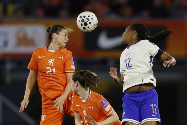 BREDA - (lr) Damaris Egurrola of the Netherlands, Marie-Antoinette Katoto of France during the World Cup qualifying match between the Netherlands (women) and France (women) at the Rat Verlegh Stadium on April 14, 2026 in Breda, the Netherlands. MAURICE VAN STEEN ANP FIFA Women s World Cup 2027 Qualifier 2025-2026 xVIxANPxSportx xMauricexvanxSteenxIVx 555799324 originalFilename: 555799324.jpg