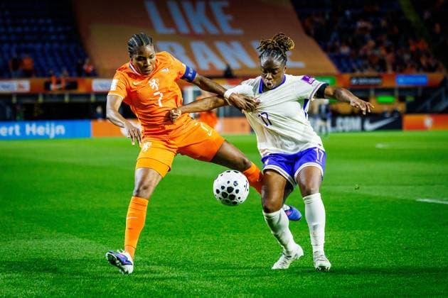 BREDA , 14-04-2026 , Rat Verlegh Stadion , Season 2025 2026 , Dutch UEFA worldcup qualification football , match between The Netherlands and France (women) , picture shows Netherlands player Lineth Beerensteyn France player Baltimore Netherlands - France (women)  x203044860x Copyright: