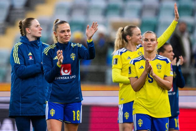 260414 Fridolina Rolfö and Amanda NildÃ n of Sweden after the FIFA Women s World Cup Qualifier football match between Sweden and Denmark on April 14, 2026 in Gothenburg. Photo: Carl Sandin BILDBYRAN kod CS CS0928 fotboll football soccer fotball vm-kval kval fifa womens world cup qualifier qualifier sverige sweden danmark denmark dam bbeng women kvinner depp Copyright: CARLxSANDIN BB260414CS053