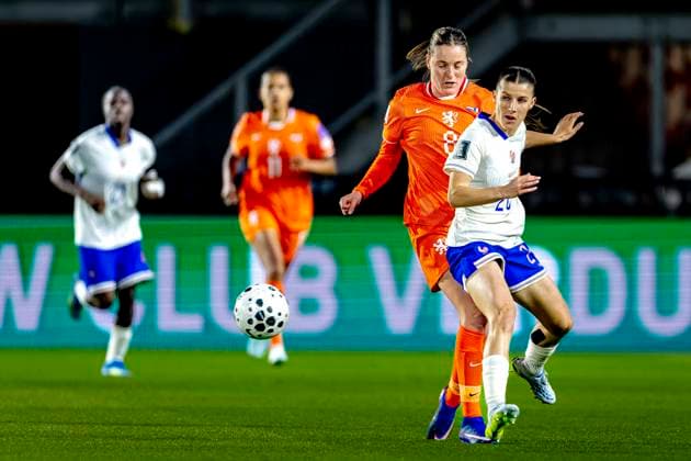 BREDA - Netherlands player Wieke Kaptein, France player Anaele Le Moguedec during the European qualifying match between the Netherlands and France at Rat Verlegh Stadium on April 14 in Breda, the Netherlands. (Photo by DeFodi Images) -