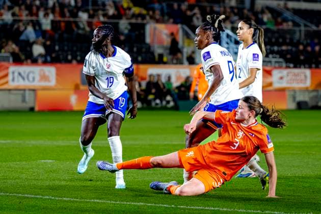 BREDA - Netherlands player Renee van Asten scores the 1-0 during the European qualifying match between the Netherlands and France at Rat Verlegh Stadium on April 14 in Breda, the Netherlands. (Photo by DeFodi Images) -