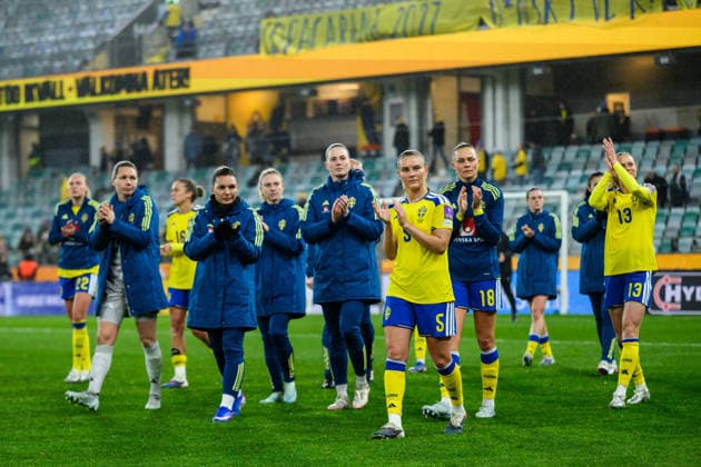 260414 Players of Sweden after the FIFA Women s World Cup Qualifier football match between Sweden and Denmark on April 14, 2026 in Gothenburg. Photo: Carl Sandin BILDBYRAN kod CS CS0928 fotboll football soccer fotball vm-kval kval fifa womens world cup qualifier qualifier sverige sweden danmark denmark dam bbeng women kvinner depp Copyright: CARLxSANDIN BB260414CS057