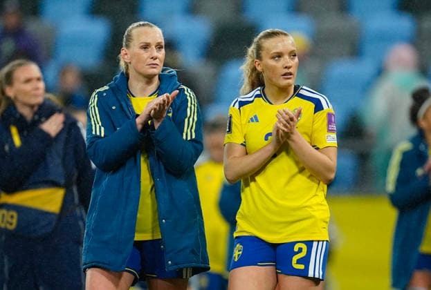 GÖTEBORG, SVERIGE 20260414 Sveriges Stina Blackstenius och Smilla Holmberg deppar efter tisdagens fotbollsmatch i VM-kvalet mellan Sverige och Danmark pa Gamla Ullevi i Göteborg. GÖTEBORG SVERIGE x9200x Copyright: xBjörnxLarssonxRosvall TTx VM-KVAL SVERIGE-DANMARK