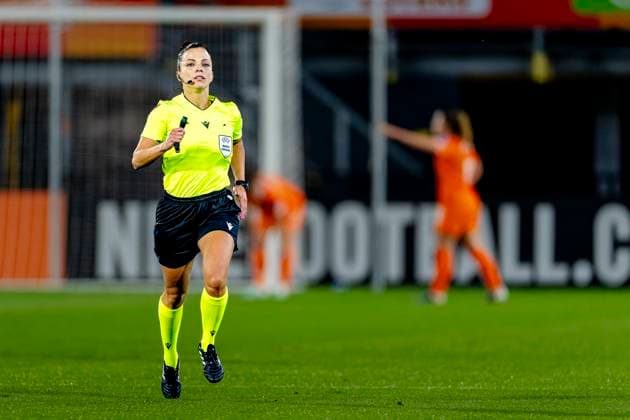 BREDA - referee Marta Huerta de Aza during the European qualifying match between the Netherlands and France at Rat Verlegh Stadium on April 14 in Breda, the Netherlands. (Photo by DeFodi Images) -