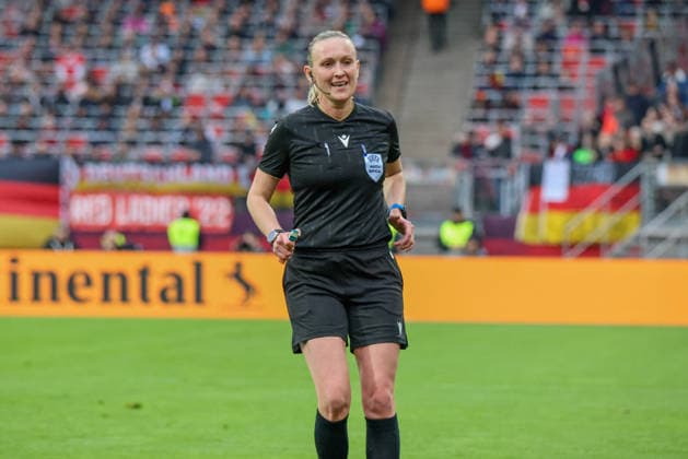Nürnberg, Deutschland 14. April 2026: WM-Qualifikationsspiel - Deutschland vs. Österreich Im Bild: Schiedsrichterin Volha Blotskaya (Belarus) Copyright: HMBxMedia MadeleinexFantini