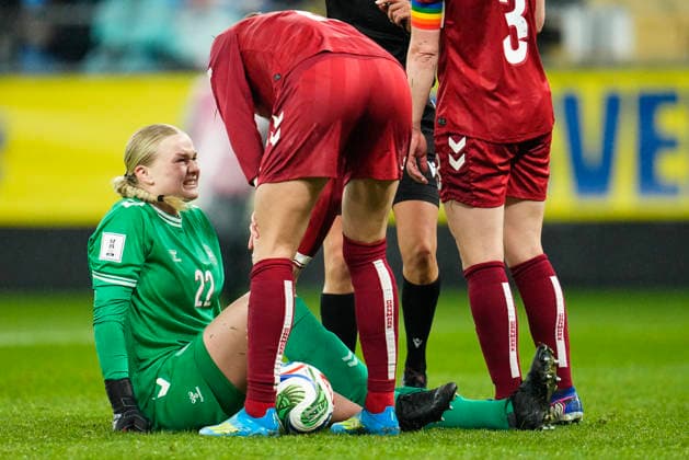 GOTHENBURG, SWEDEN 20260414 Denmark goalkeeper Freja R. Thisgaard is in pain during Tuesday s World Cup qualifying soccer match between Sweden and Denmark at Gamla Ullevi in Gothenburg. GÖTEBORG SWEDEN x9200x