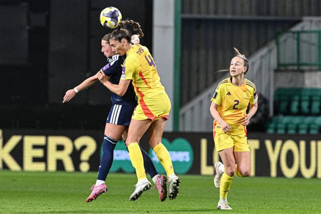 Scotland Women v Belgium Women FIFA Women s World Cup 2027 Qualifier Kathleen McGovern of Scotland Women and Amber Tysiak of Belgium Women battle for a header during the FIFA Women s World Cup 2027 Qualifier Group H match at Easter Road, Edinburgh 14 04 2026 UK Newspapers OUT Copyright: xJamiexJohnstonx FIL-23286-0101