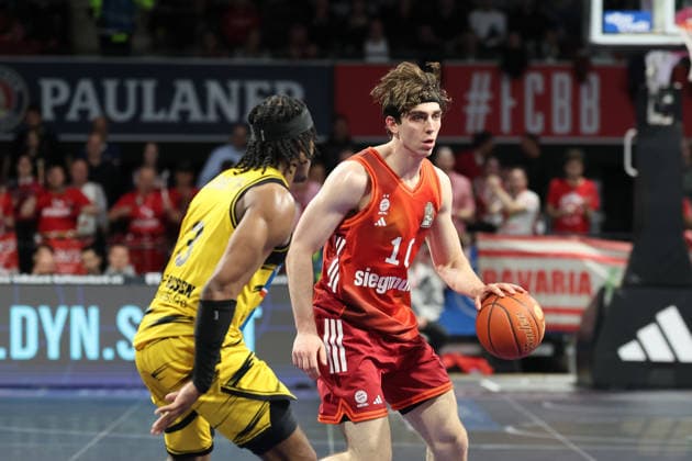 Justinian Jessup (FC Bayern Basketball, 10) mit Stefan Smith (MHP Riesen Ludwigsburg, 03), GER, FC Bayern Basketball vs. MHP Riesen Ludwigsburg, Basketball, easycredit Basketball Bundesliga, 13. Spieltag, Saison 2025 2026, 14.04.2026, GER, FC Bayern Basketball vs. MHP Riesen Ludwigsburg, Basketball, easycredit Basketball Bundesliga, 13. Spieltag, Saison 2025 2026, 14.04.2026 Muenchen Copyright: xEibner-Pressefoto JennixMaulx EP_JML