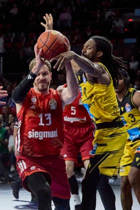 Deutsche Basketball Bundesliga (BBL), FC Bayern München Basketball vs MHP RIESEN Ludwigsburg, München FC Bayern Basketball, Ludwigsburg MHP RIESEN, 2026-04-14 in München (SAP Garden) OBST Andreas (FC Bayern München Basketball Shooting Guard (SG) Nr13-FCBB13), HARRIS Terrell (MHP RIESEN Ludwigsburg Shooting Guard (SG) Nr8-LUD8) sportworld München SAP Garden Bayern Deutschland