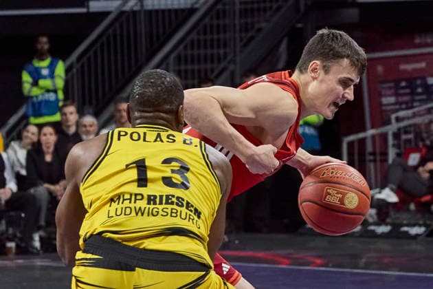 Deutsche Basketball Bundesliga (BBL), FC Bayern München Basketball vs MHP RIESEN Ludwigsburg, München FC Bayern Basketball, Ludwigsburg MHP RIESEN, 2026-04-14 in München (SAP Garden) DIMITRIJEVIC Neno (FC Bayern München Basketball Guard (Nr.0) BAY0 ), POLAS BARTOLO Yorman (MHP RIESEN Ludwigsburg Small Forward (SF) Nr13-LUD13) sportworld München SAP Garden Bayern Deutschland