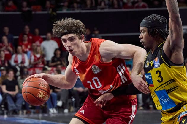 Deutsche Basketball Bundesliga (BBL), FC Bayern München Basketball vs MHP RIESEN Ludwigsburg, München FC Bayern Basketball, Ludwigsburg MHP RIESEN, 2026-04-14 in München (SAP Garden) JESSUP Justinian (FC Bayern München Basketball Shooting Guard (SG) Nr10-FCBB10), SMITH Stefan (MHP RIESEN Ludwigsburg Point Guard (PG) Nr3-LUD3) sportworld München SAP Garden Bayern Deutschland