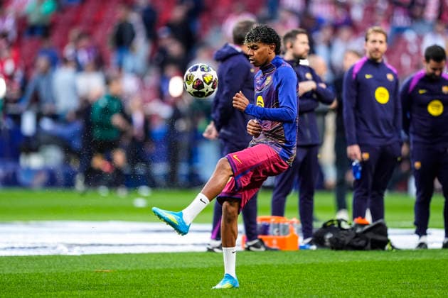 April 14, 2026, Madrid, Madrid, Spain: Lamine Yamal of FC Barcelona, Barca warms up during the UEFA Champions League 2025 26 Quarter-Final Second Leg match between Atletico de Madrid and FC Barcelona at Riyadh Air Metropolitano on April 14, 2026, in Madrid, Spain. Atletico De Madrid V FC Barcelona - UEFA Champions League 2025 26 Quarter-Final Second Leg  - ZUMAa181 20260414_zaa_a181_237 Copyright: xOscarxJ.xBarrosox