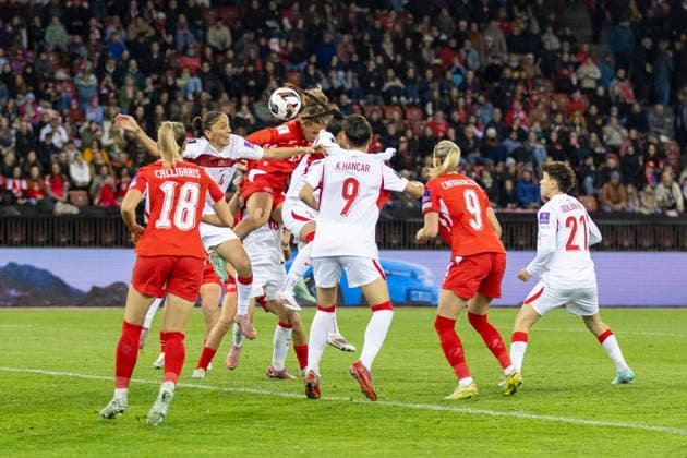 14 04 2026, Zurich, Letzigrund, European Qualifiers Women: Switzerland - Turkey, Iman Beney of Switzerland heads the ball Zurich Letzigrund Zurich Switzerland Copyright: xJustPictures.ch PascalxKesselmarkx jp-en-PaKe-_62B0553