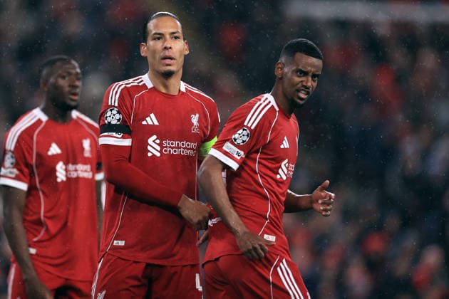 Liverpool v Paris Saint-Germain 14th April 2026 - UEFA Champions League - Quarter Final (2nd Leg) - Liverpool v Paris Saint-Germain - Virgil van Dijk and Alexander Isak of Liverpool - Photo: Simon Stacpoole Offside. Liverpool UK Copyright: xSimonxStacpoolexOffside