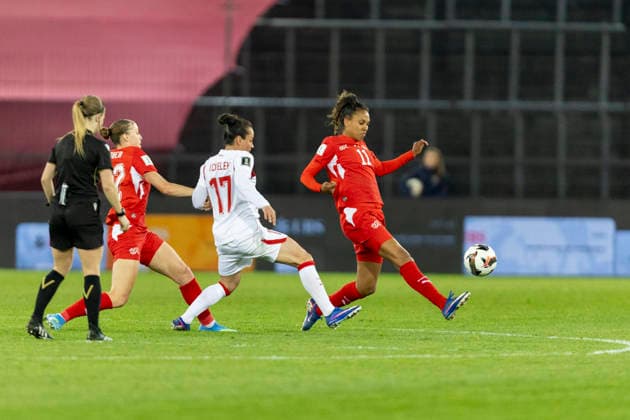 14 04 2026, Zurich, Letzigrund, European Qualifiers Women: Switzerland - Turkey, Coumba Sow of Switzerland controls the ball Zurich Letzigrund Zurich Switzerland Copyright: xJustPictures.ch PascalxKesselmarkx jp-en-PaKe-_62A1077