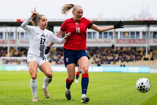 260414 Izabela KriÅ¾aj of Slovenia and Frida Maanum of Norway during the FIFA Women s World Cup Qualifier football match between Norway and Slovenia on April 14, 2026 in Lillestrom. Photo: Marius Simensen BILDBYRAN COP 238 VG0919 bbeng dam FIFA World Cup, WM, Weltmeisterschaft, Fussball qualifiers football fotball fotboll landskamp norge norway slovenia slovenien soccer vm kvalik vm-kvalifisering kvinner Copyright: MARIUSxSIMENSEN BB260414BB930