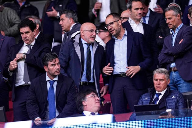 April 14, 2026, Madrid, Madrid, Spain: Luis de la Fuente, head coach of Spain Team, is seen during the UEFA Champions League 2025 26 Quarter-Final Second Leg match between Atletico de Madrid and FC Barcelona, Barca at Riyadh Air Metropolitano on April 14, 2026, in Madrid, Spain. Atletico De Madrid V FC Barcelona - UEFA Champions League 2025 26 Quarter-Final Second Leg - ZUMAa181 20260414_zaa_a181_251 Copyright: xOscarxJ.xBarrosox