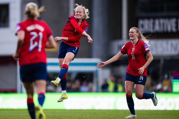 260414 Julie Blakstad of Norway celebrates after scoring 2-0 during the FIFA Women s World Cup Qualifier football match between Norway and Slovenia on April 14, 2026 in Lillestrom. Photo: Marius Simensen BILDBYRAN COP 238 VG0919 bbeng dam FIFA World Cup, WM, Weltmeisterschaft, Fussball qualifiers football fotball fotboll jubel landskamp norge norway slovenia slovenien soccer vm kvalik vm-kvalifisering kvinner Copyright: MARIUSxSIMENSEN BB260414BB944