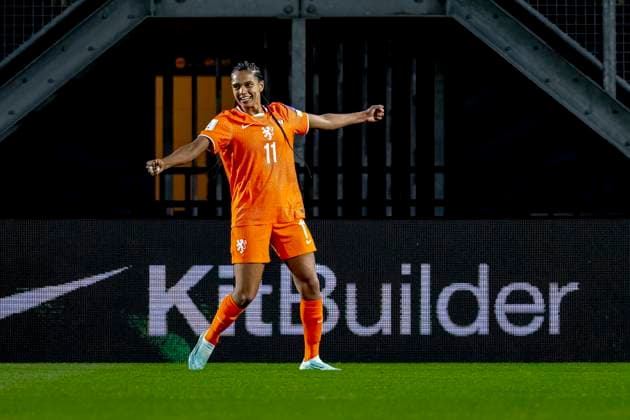 BREDA - Netherlands player Esmee Brugts scores the 2-1 and celebrates the goal during the European qualifying match between the Netherlands and France at Rat Verlegh Stadium on April 14 in Breda, the Netherlands. (Photo by DeFodi Images) -