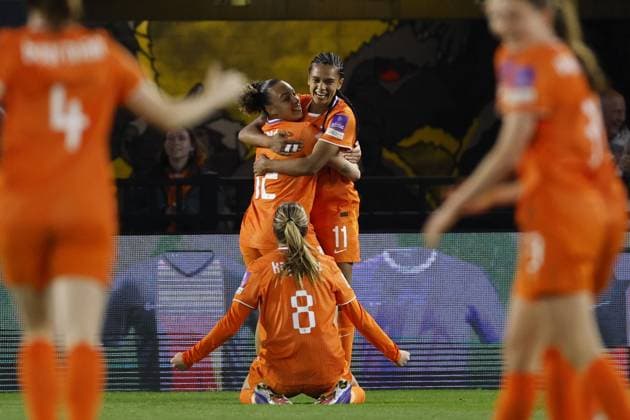 BREDA - (lr) Chasity Grant of the Netherlands, Wieke Kaptein of the Netherlands, and Esmee Brugts of the Netherlands celebrate the 2-1 during the World Cup qualifying match between the Netherlands (women) and France (women) at the Rat Verlegh Stadium on April 14, 2026, in Breda, the Netherlands. MAURICE VAN STEEN ANP FIFA Women s World Cup 2027 Qualifier 2025-2026 xVIxANPxSportx xMauricexvanxSteenxIVx 555805653 originalFilename: 555805653.jpg