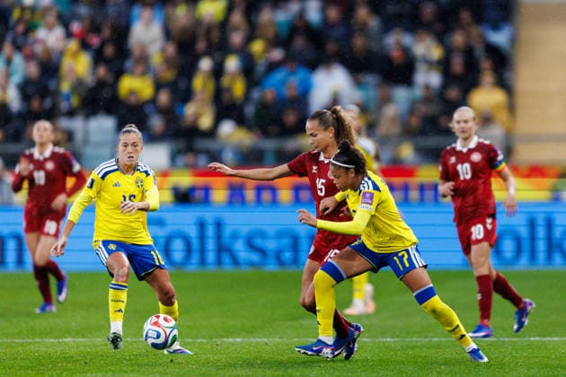 260414 Frederikke Thogersen of Denmark and Felicia Schröder of Sweden during the FIFA Women s World Cup Qualifier football match between Sweden and Denmark on April 14, 2026 in Gothenburg. Photo: Michael Erichsen BILDBYRAN COP 89 CS0928 bbeng dam danmark denmark fifa womens world cup qualifier football fotball fotboll kval kvinner qualifier soccer sverige sweden vm-kval women Copyright: MICHAELxERICHSEN BB260414MI094