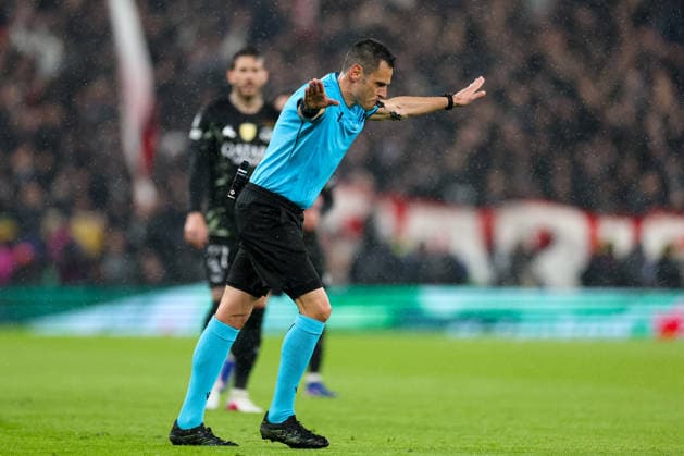 Football - UEFA Champions League - Quarter-Final - 2nd Leg - Liverpool FC v Paris Saint-Germain FC LIVERPOOL, ENGLAND - Tuesday, April 14, 2026: Referee Maurizio Mariani reverses his decision to award Liverpool a penalty during the UEFA Champions League Quarter-Final 2nd Leg match between Liverpool FC and Paris Saint-Germain FC at Anfield. (Photo by David Rawcliffe Propaganda) LIVERPOOL Anfield MERSEYSIDE ENGLAND  Copyright: xDavidxRawcliffex P2026-04-14-Liverpool_PSG-95