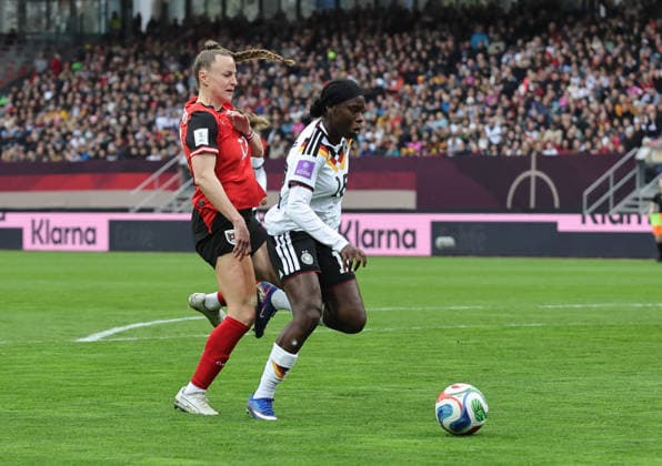 14.04.2026 - Fussball Frauenfussball - Länderspiel - WM-Qualifikationsspiel Qualikfikation Qualifikationsspiel zur Weltmeisterschaft 2027 - Deutschland gg Österreich - Sportfoto Zink DaMa - xdaxmax - Virginia Kirchberger (13, Österreich ) Nicole Anyomi (18, Deutschland )
