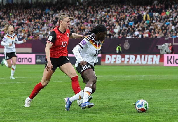 14.04.2026 - Fussball Frauenfussball - Länderspiel - WM-Qualifikationsspiel Qualikfikation Qualifikationsspiel zur Weltmeisterschaft 2027 - Deutschland gg Österreich - Sportfoto Zink DaMa - xdaxmax - Virginia Kirchberger (13, Österreich ) Nicole Anyomi (18, Deutschland )