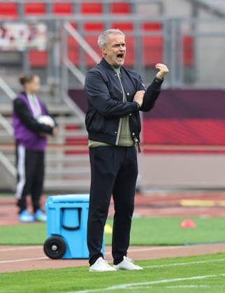 14.04.2026 - Fussball Frauenfussball - Länderspiel - WM-Qualifikationsspiel Qualikfikation Qualifikationsspiel zur Weltmeisterschaft 2027 - Deutschland gg Österreich - Sportfoto Zink DaMa - xdaxmax - Christian Wück ( Trainer, Deutschland ) zeigt an gestikuliert dirigiert gibt Anweisungen