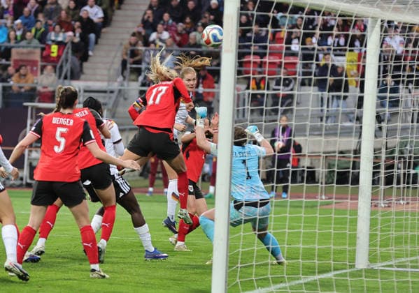 14.04.2026 - Fussball Frauenfussball - Länderspiel - WM-Qualifikationsspiel Qualikfikation Qualifikationsspiel zur Weltmeisterschaft 2027 - Deutschland gg Österreich - Sportfoto Zink DaMa - xdaxmax - Tor Treffer Torschuß zum 3:0 - Torschütze Sjoeke Nüsken Nuesken (9, Deutschland ) gegen Mariella El Sherif (1, Österreich ) per Kopfball