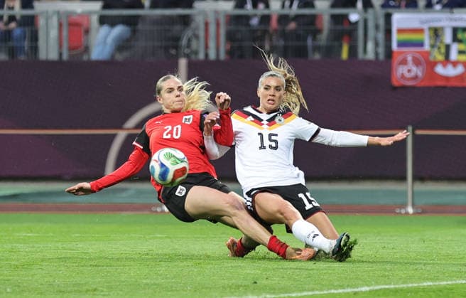 14.04.2026 - Fussball Frauenfussball - Länderspiel - WM-Qualifikationsspiel Qualikfikation Qualifikationsspiel zur Weltmeisterschaft 2027 - Deutschland gg Österreich - Sportfoto Zink DaMa - xdaxmax - Louise Schöffel Schoeffel (20, Österreich ) Selina Cerci (15, Deutschland )