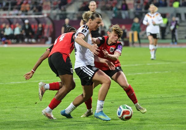 14.04.2026 - Fussball Frauenfussball - Länderspiel - WM-Qualifikationsspiel Qualikfikation Qualifikationsspiel zur Weltmeisterschaft 2027 - Deutschland gg Österreich - Sportfoto Zink DaMa - xdaxmax - Naika Reissner (14, Österreich ) Larissa Mühlhaus Muehlhaus (14, Deutschland ) Chiara Anna D Angelo D Angelo (2, Österreich )