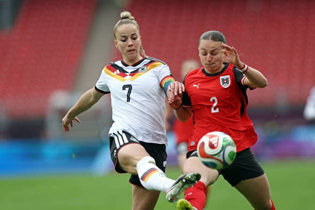14.04.2026, xovx, Fußball Frauen WM-Qualifikation, Deutschland - Österreich v.l. Giulia Gwinn (Deutschland), Chiara D Angelo (Österreich) Nürnberg Max-Morlock-Stadion Bayern Deutschland (DE)