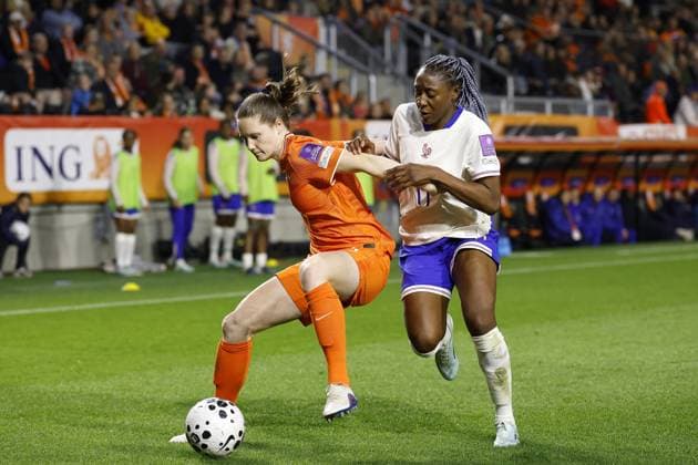 BREDA - (lr) Veerle Buurman for the Netherlands, Kadidiatou Diani for France during the World Cup qualifying match between the Netherlands (women) and France (women) at the Rat Verlegh Stadium on April 14, 2026 in Breda, the Netherlands. MAURICE VAN STEEN ANP FIFA Women s World Cup 2027 Qualifier 2025-2026 xVIxANPxSportx xMauricexvanxSteenxIVx 555806880 originalFilename: 555806880.jpg