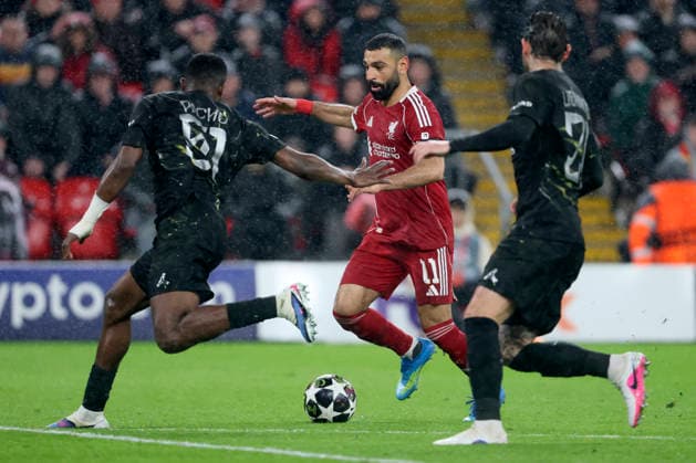 Liverpool FC v Paris Saint-Germain FC - UEFA Champions League 2025 26 Quarter-Final Second Leg William Pacho of Paris Saint-Germain and Mohamed Salah of Liverpool challenge during the UEFA Champions League 2025 26 Quarter-Final Second Leg match between Liverpool FC and Paris Saint-Germain FC at Anfield on April 14, 2026 in Liverpool, England. WARNING! This Photograph May Only Be Used For Newspaper And Or Magazine Editorial Purposes. May Not Be Used For Publications Involving 1 player, 1 Club Or 1 Competition Without Written Authorisation From Football DataCo Ltd. For Any Queries, Please Contact Football DataCo Ltd on +44 (0) 207 864 9121 Liverpool Anfield England United Kingdom Copyright: xAllstarxPicturexLibraryxLtdx