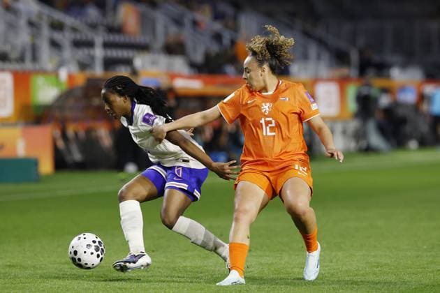 BREDA - (lr) Oriane Jean-Francois of France, Chasity Grant of the Netherlands during the World Cup qualifying match between the Netherlands (women) and France (women) at the Rat Verlegh Stadium on April 14, 2026 in Breda, the Netherlands. MAURICE VAN STEEN ANP FIFA Women s World Cup 2027 Qualifier 2025-2026 xVIxANPxSportx xMauricexvanxSteenxIVx 555806980 originalFilename: 555806980.jpg
