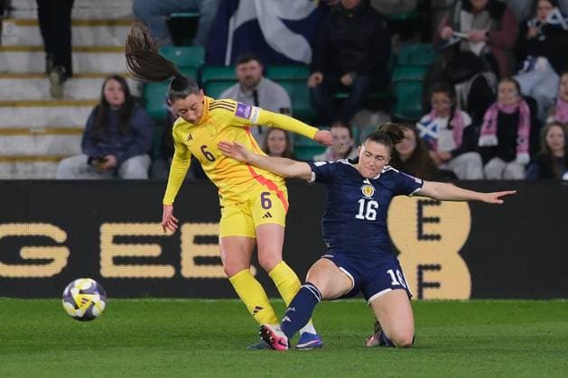 UK: Scotland v Belgium, FIFA Women s World Cup qualifier at Easter Road Stadium, Edinburgh, Scotland on 14 April 2026: Pictured: Aurelie Reynders (Belgium) and Chelsea Cornet (Scotland) Edinburgh Easter Road Stadium Scotland Copyright: xAlexxToddx