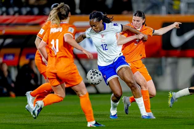 BREDA - France player Marie-Antoinette Katoto, Netherlands player Renee van Asten during the European qualifying match between the Netherlands and France at Rat Verlegh Stadium on April 14 in Breda, the Netherlands. (Photo by DeFodi Images) -