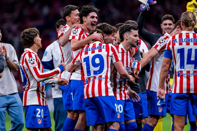 Atletico de Madrid v FC Barcelona, Barca - UEFA Champions League 2025 26 Quarter-Final Second Leg MADRID, SPAIN - APRIL 14: Players of Atletico de Madrid (from L to R) Giuliano Simeone, Johnny Cardoso, Julian Alvarez, Alex Baena celebrate with his teammates after winning the UEFA Champions League 2025 26 Quarter-Final Second Leg match between Atletico de Madrid and FC Barcelona at Estadio Riyadh Air Metropolitano on April 14, 2026 in Madrid, Spain. Madrid Estadio Riyadh Air Metropolitano Madrid Spain Copyright: xAlbertoxGardinx AGardin_20260414_Foot_Champ_Atl_Mad_Bar_53