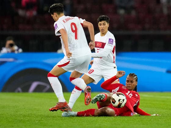 Aurelie Csillag 16 (Switzerland) makes a tackle as Elif Keskin 20 (Turkiye) looks on during Women s Qualifiers - Switzerland vs Turkey , FIFA World Cup, WM, Weltmeisterschaft, Fussball match in Zurich, Switzerland, April 14 2026  Copyright: xScottxColeman IPAxSportx xipa-agency.netx xx IPA_73966875 IPA_Agency_IPA73966875