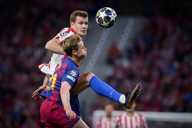 Atletico de Madrid s Alexander Sorloth (b) and FC Barcelona, Barca Ä™s Frenkie De Jong during Champions League 2025 2026, quarter-final, 2nd leg, April 14 ,2026. (20260414116)