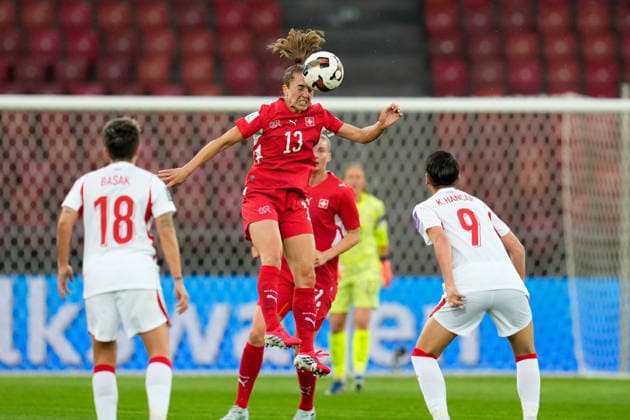 CALCIO - FIFA Mondiali - Women s Qualifiers - Switzerland vs Turkey Lia Waelti 13 (Switzerland) heads the ball during Women s Qualifiers - Switzerland vs Turkey , FIFA World Cup, WM, Weltmeisterschaft, Fussball match in Zurich, Switzerland, April 14 2026 Zurich Switzerland  Copyright: xIPAxSport ABACAx