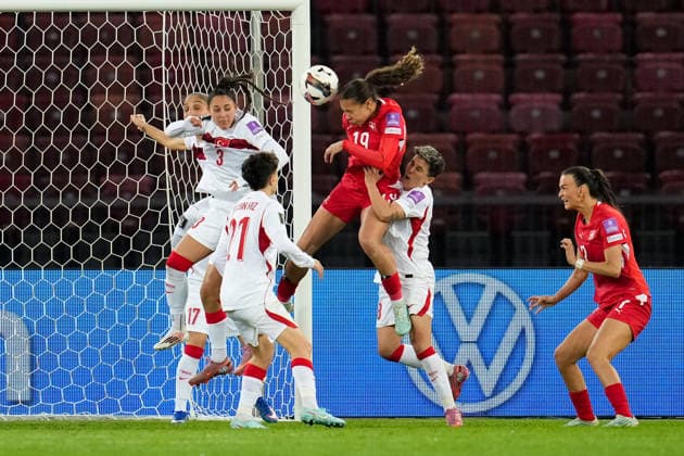 CALCIO - FIFA Mondiali - Women s Qualifiers - Switzerland vs Turkey Iman Beney 19 (Switzerland) heads the ball during Women s Qualifiers - Switzerland vs Turkey , FIFA World Cup, WM, Weltmeisterschaft, Fussball match in Zurich, Switzerland, April 14 2026 Zurich Switzerland  Copyright: xIPAxSport ABACAx
