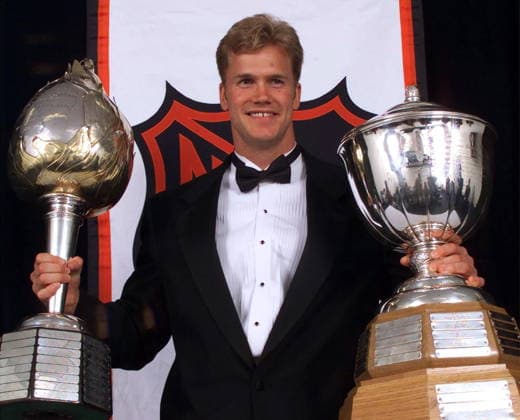 June 15, 2000, Toronto, On, Canada: St. Louis Blues defenceman Chris Pronger with Hart Trophy (left) and the Norris Trophy (right) at the NHL, Eishockey Herren, USA Awards in Toronto on Thursday June 15, 2000. (CP PHOTO ) CHRIS PRONGER  - ZUMAc35_ 20000615_zaf_c35_001 Copyright: xFrankxGunnx
