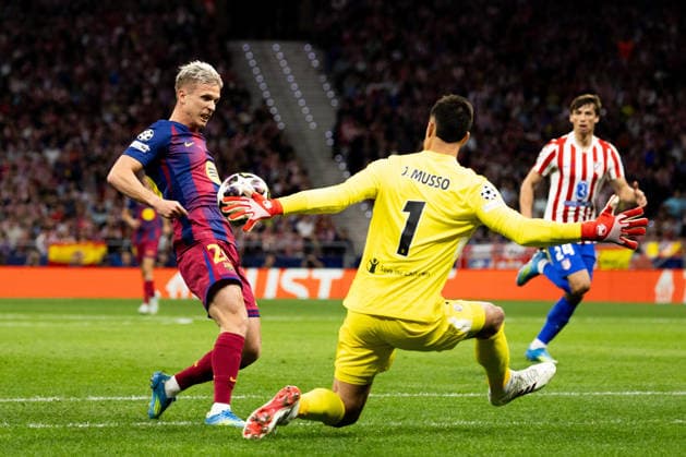 April 14, 2026, Barcelona, Barcelona, Spain: Dani Olmo (L) of FC Barcelona, Barca challenges for the ball with Juan Musso (R) of Atletico de Madrid during the UEFA Champions League Quarter Final second leg match between Atletico de Madrid and FC Barcelona at Riyadh Air Metropolitano on April 14, 2026 in Madrid, Spain. Atletico De Madrid Vs FC Barcelona - UEFA Champions League Quarter Final  - ZUMAs316 20260414_znp_s316_039 Copyright: xMartixSeguraxRamonedax