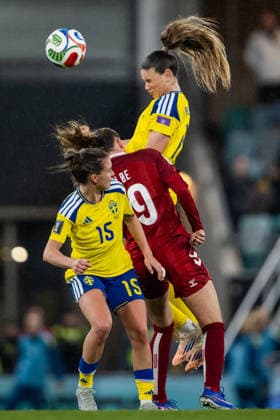 260414 Julia Zigiotti Olme and Bella Andersson of Sweden compete for the ball with Cecilie Floe of Denmark during the FIFA Women s World Cup Qualifier football match between Sweden and Denmark on April 14, 2026 in Gothenburg. Photo: Mathias Bergeld BILDBYRAN kod MB CS0928 fotboll football soccer fotball vm-kval kval fifa womens world cup qualifier qualifier sverige sweden danmark denmark dam bbeng women kvinner Copyright: MATHIASxBERGELD BB260414MB087